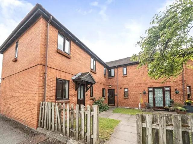 2 Bedroom Flat To Rent In Plested Court, Stoke Mandeville, Aylesbury, HP22