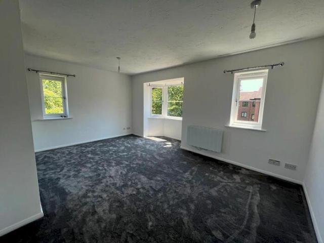 2 Bedroom Flat To Rent In Poets Chase, Aylesbury, HP21