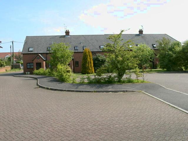 2 Bedroom Flat To Rent In Poplars Close, Stone, HP17