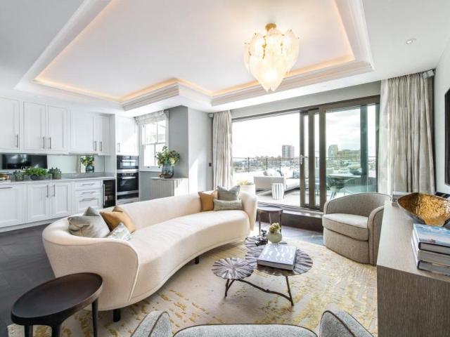 2 bedroom flat to rent in Prince of Wales Terrace, Kensington, London, W8