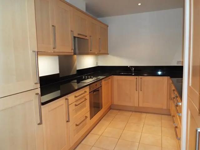 2 Bedroom Flat To Rent In River Crescent, Nottingham, NG2