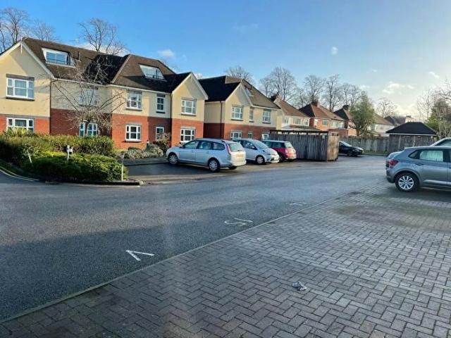 2 Bedroom Flat To Rent In Robin Hood Lane, Birmingham, B28