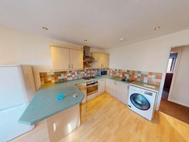 2 Bedroom Flat To Rent In Royal Victoria Court, Gamble Street, Nottingham, Nottinghamshire, NG7