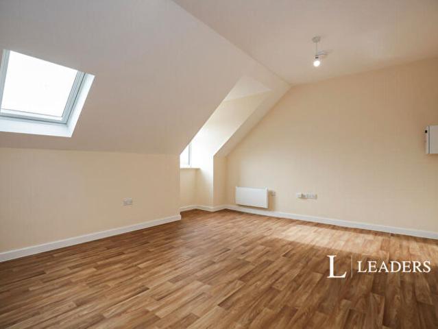 2 Bedroom Flat To Rent In St. Peters Gardens, Marefair, Northampton, NN1