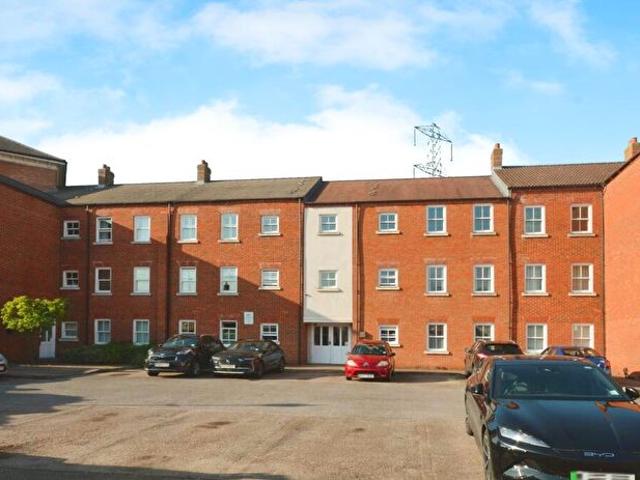 2 Bedroom Flat To Rent In Stafford Keep, Pine Street, HP19
