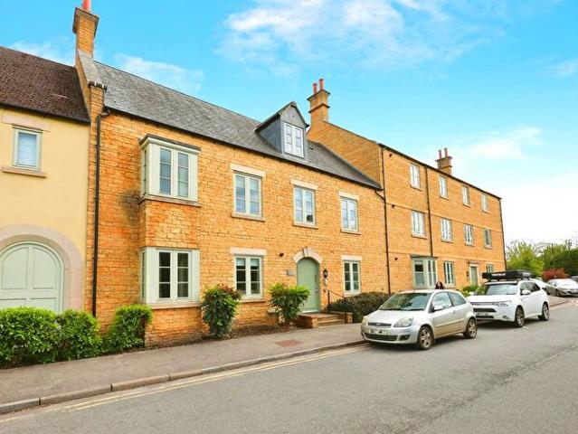 2 Bedroom Flat To Rent In Station Road, Moreton In Marsh, GL56