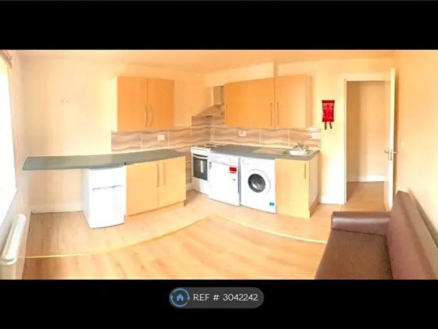 2 Bedroom Flat To Rent In Stratford Road, Birmingham, B11