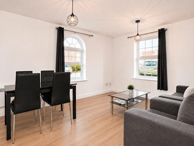 2 Bedroom Flat To Rent In Scholars Court, Northampton, NN1