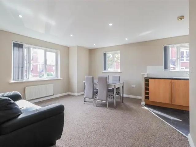 2 Bedroom Flat To Rent In Signet Square, Stoke, Coventry, CV2