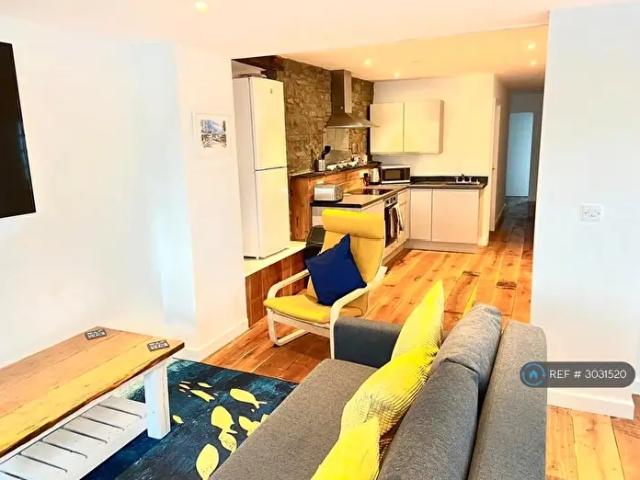 2 Bedroom Flat To Rent In South John Street, New Quay, SA45