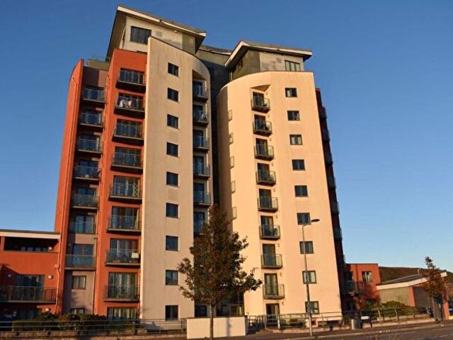 2 Bedroom Flat To Rent In South Quay, Swansea, SA1