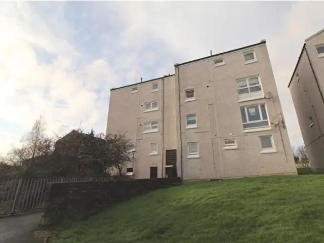 2 Bedroom Flat To Rent In The Auld Road, Glasgow, G67
