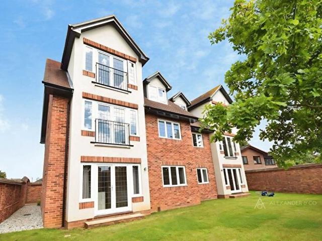 2 Bedroom Flat To Rent In The Firs, High Street, Whitchurch, HP22