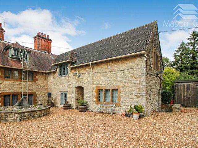 2 Bedroom Flat To Rent In Top Flat, The Manor, Barton Hartshorne, Buckingham, MK18