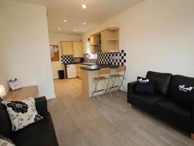 2 Bedroom Flat To Rent In Towcester Road, Northampton, NN4
