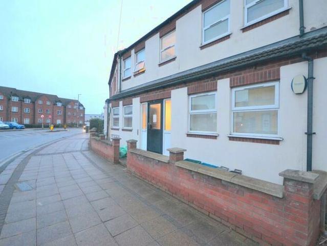 2 Bedroom Flat To Rent In Towcester Road, Northampton, NN4