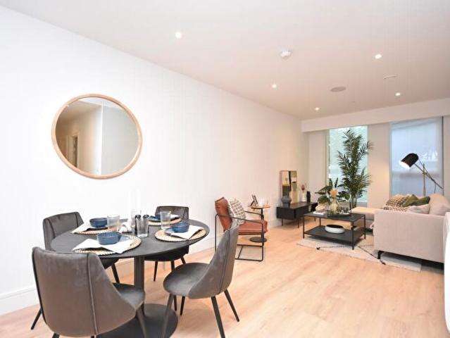 2 Bedroom Flat To Rent In Virginia House, Walton Street, HP21