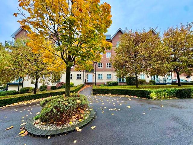 2 Bedroom Flat To Rent In Viridian Square, Aylesbury, HP19