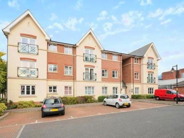 2 Bedroom Flat To Rent In Viridian Square, Aylesbury, HP21