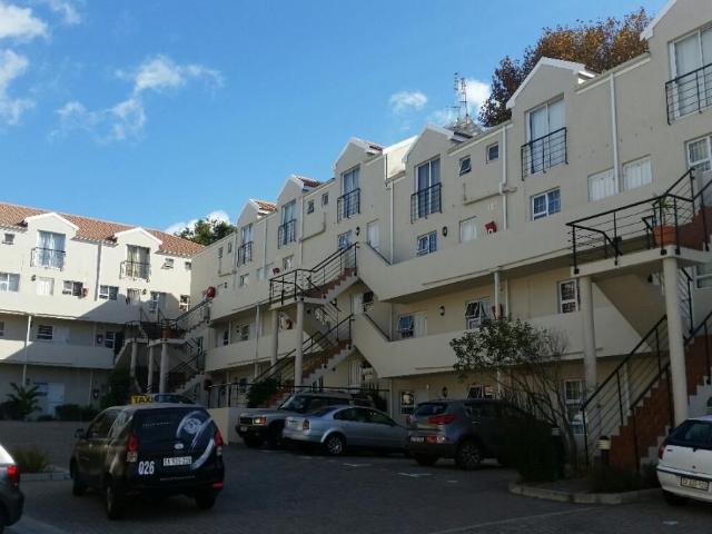 2 Bedroom flat to rent in Wynberg, Cape Town