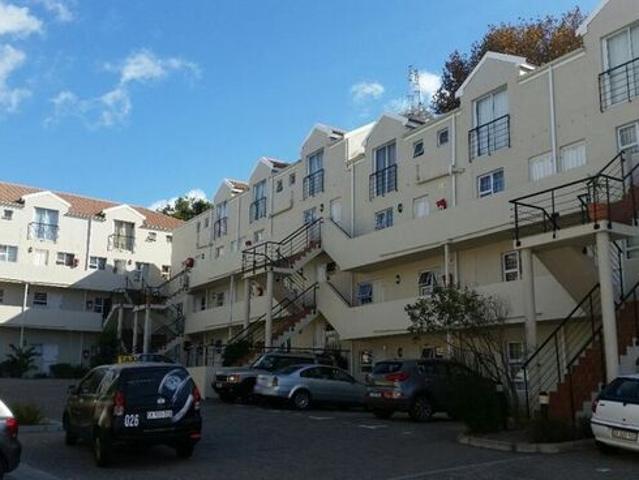 2 Bedroom flat to rent in Wynberg, Cape Town