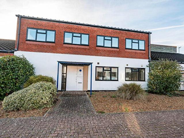 2 Bedroom Flat To Rent In Walker Avenue, Wolverton Mill, MK12