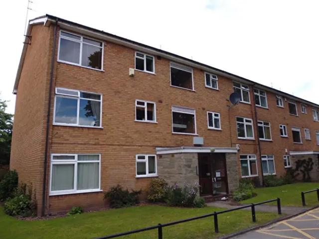 2 Bedroom Flat To Rent In Warwick Court, Wake Green Road, Moseley, B13