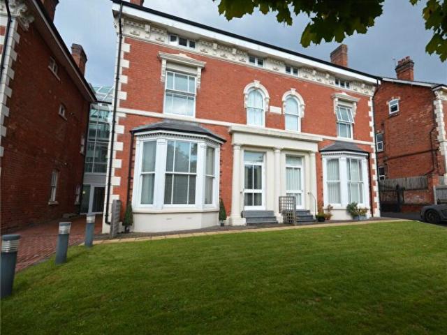 2 Bedroom Flat To Rent In Warwick Road, Solihull, West Midlands, B92