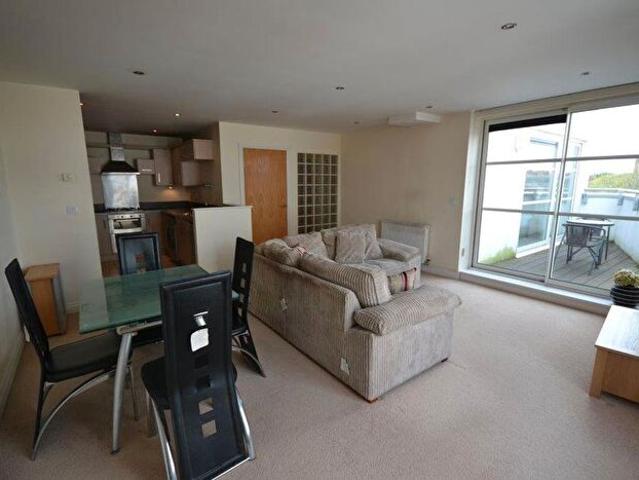 2 Bedroom Flat To Rent In Watkin Road, Leicester, LE2