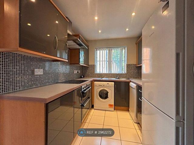 2 Bedroom Flat To Rent In Weavers Court, Hinckley, LE10