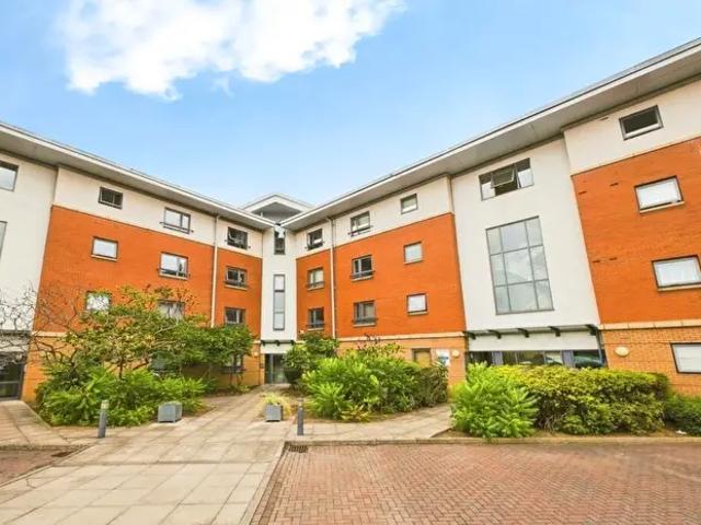 2 Bedroom Flat To Rent In West Cotton Close, Northampton, Northamptonshire, NN4