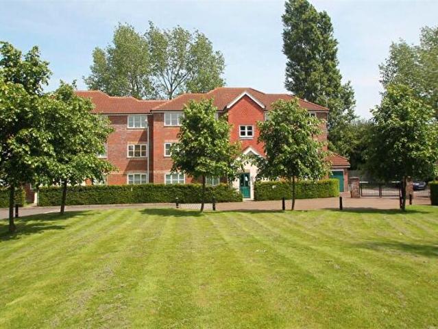2 Bedroom Flat To Rent In Whitehead Way, Aylesbury, HP21