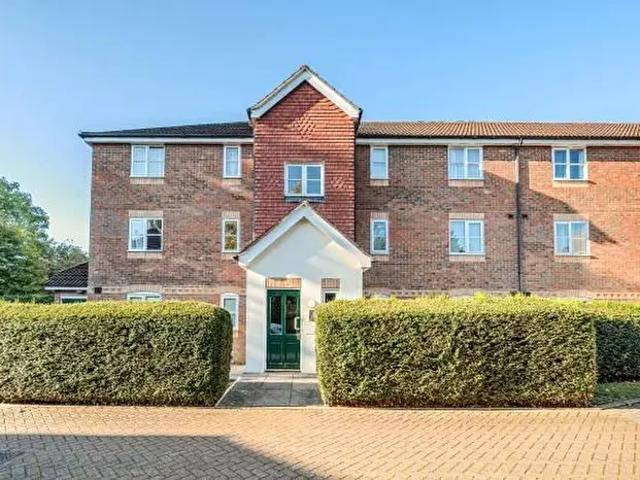 2 Bedroom Flat To Rent In Whitehead Way, Aylesbury, HP21