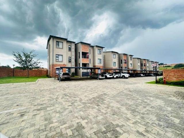 2 Bedroom flat to rent in Wilgeheuwel, Roodepoort