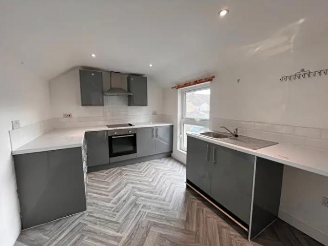2 Bedroom Flat To Rent In Windsor Road, Neath, SA11