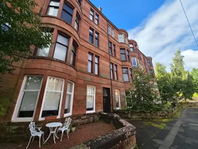 2 Bedroom Flat To Rent In Woodford Street, Shawlands, Glasgow, G41