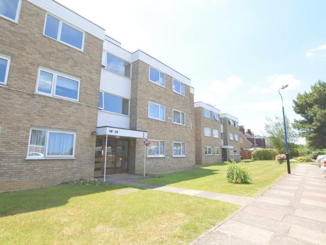 2 Bedroom Flat To Rent in Woodhaven Gardens, Barkingside, IG6
