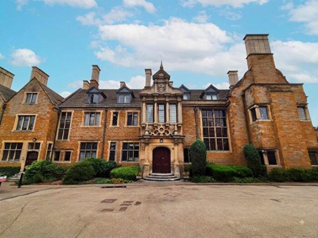 2 Bedroom Flat To Rent In Woolston Close, Northampton, NN3