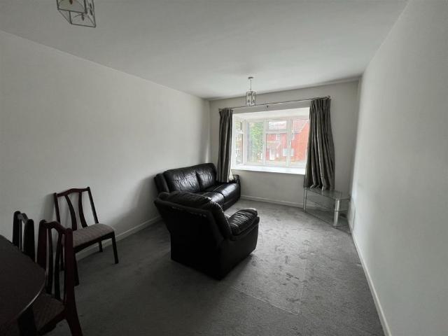 2 bedroom Flat To Rent Total Size: 560 SQ FT