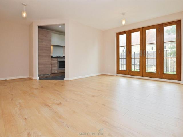 2 bedroom Flat To Rent Total Size: 635 SQ FT
