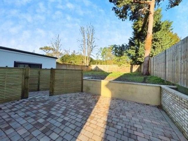 2 bedroom Flat To Rent Total Size: 701 SQ FT