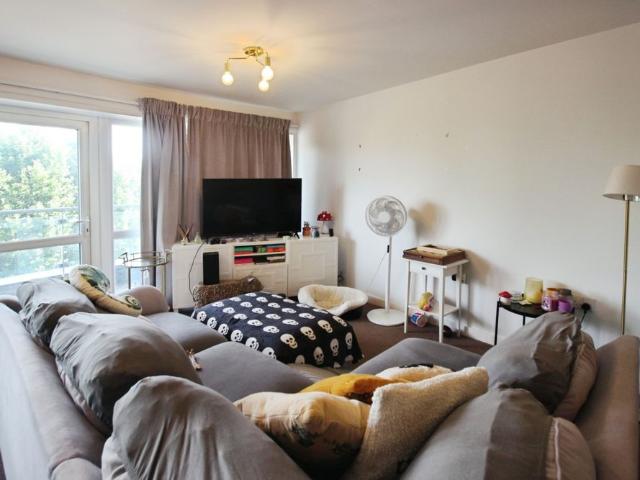 2 bedroom Flat To Rent Total Size: 819 SQ FT