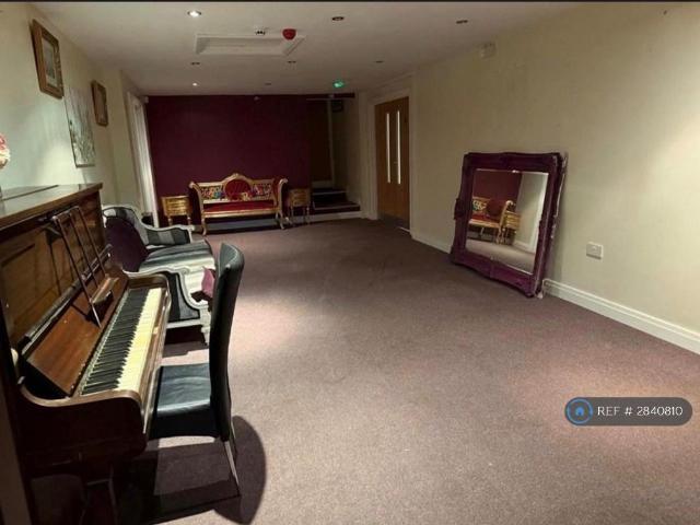 3 bedroom flat to rent