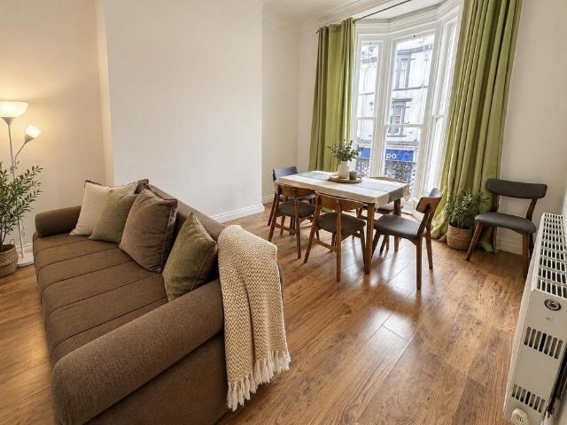 2 bedroom flat to rent