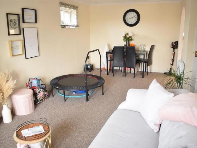 2 bedroom flat to rent