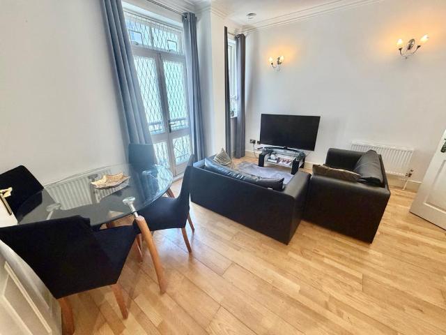 2 bedroom flat to rent