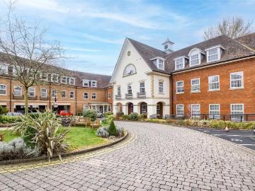 Solihull, West Midlands, Midlands - Lift