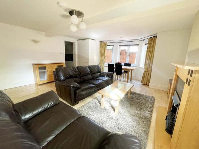 2 bedroom flat to rent