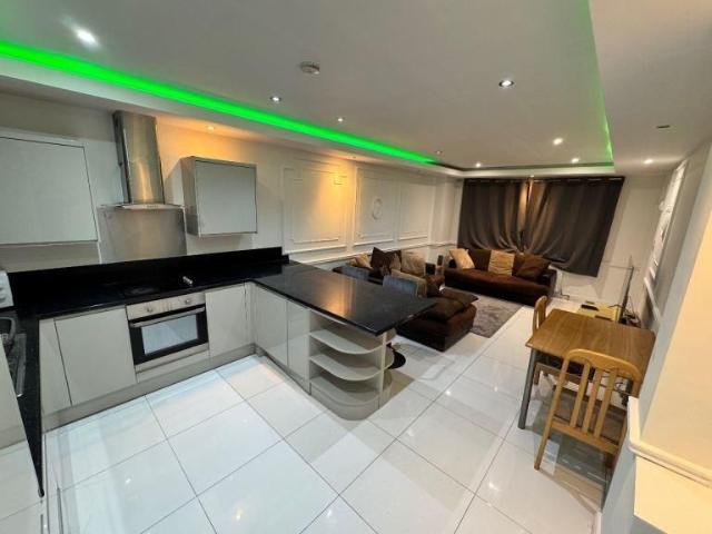 2 bedroom flat to rent