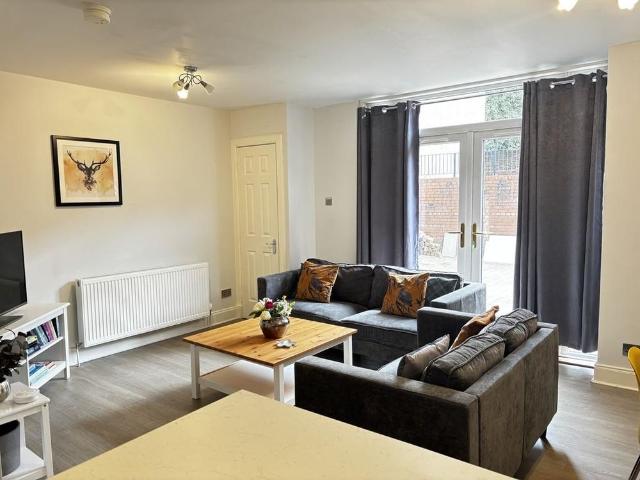 2 bedroom flat to rent
